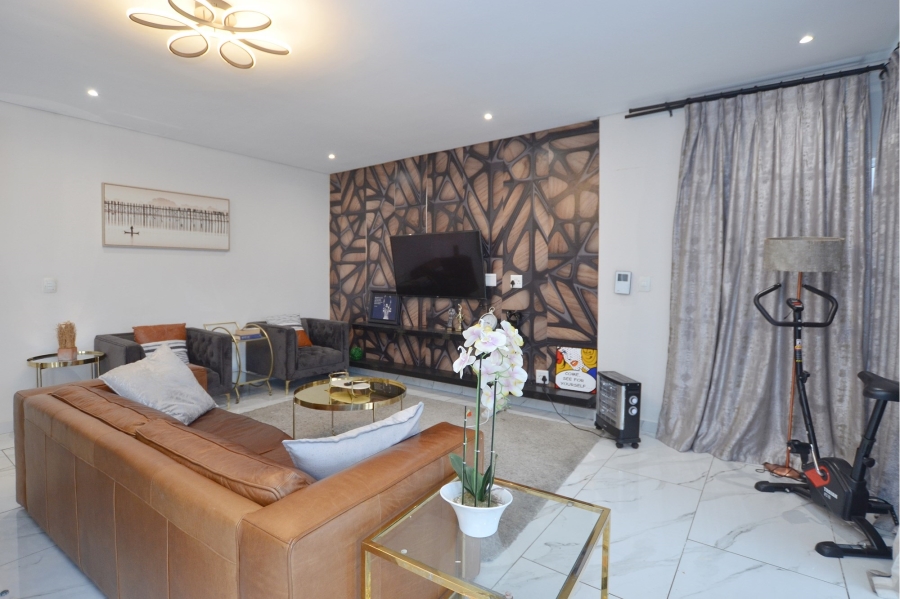 2 Bedroom Property for Sale in Kenridge Western Cape